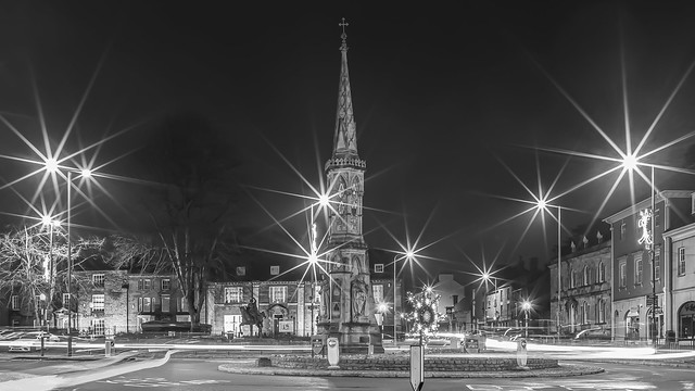 Banbury Cross at Christmas - SS - 2021/359 (R3_06845-bw)