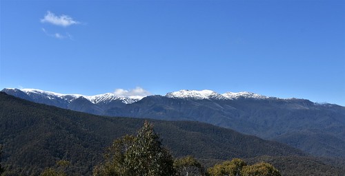 Alpine Way - Scammels Lookout by GavGTP, Scammells Ridge lookout is located centrally within Kosciuszko National Park, making it the perfect 
