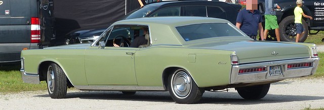 Lincoln Continental 1969 green hl