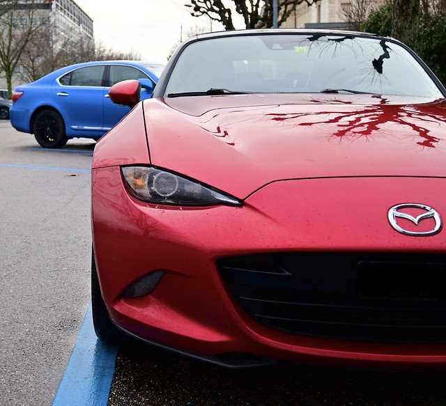 Mazda mx5 red vs blue