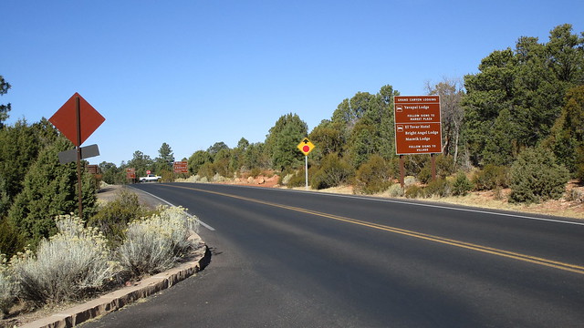 Arizona - Grand Canyon: access to Grand Canyon Village and the South Rim viewpoints via excellent roads