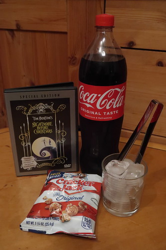 Coca-Cola und "Caramel Coated Popcorn with Peanuts" zum Film „Nightmare before Christmas“