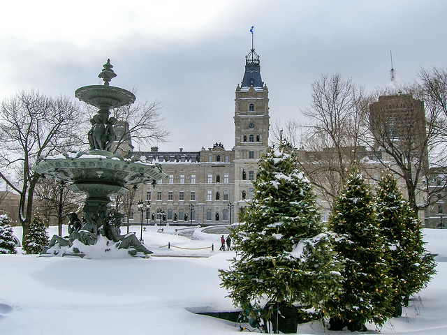 Le Parlement de la province de Québec et sa fontaine de Tourny! /The Parliament of the Province of Quebec and its Tourny's fountain!