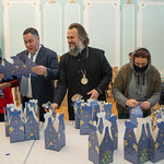 29 декабря 2021, В Тверском епархиальном управлении были собраны рождественские подарки для малообеспеченных и многодетных семей и детей из социальных учреждений