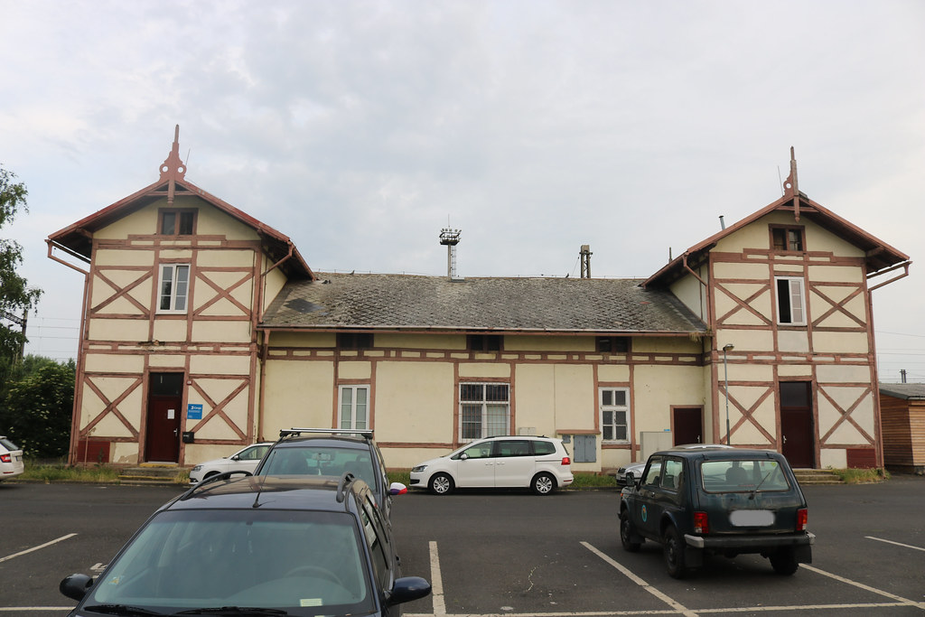 budova vlakového nádraží v Chomutově
