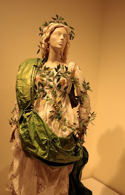 Isabelle de Borchgrave (Fashioning Art from Paper)