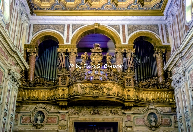 Napoli (NA), 2021, Basilica del Carmine Maggiore. L'organo sulla controfacciata.