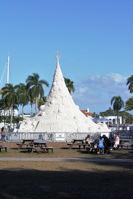 West Palm Beach, FL - Flagler Park - Sandi (Holiday Sand Sculpture)
