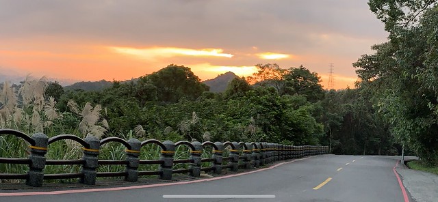 山的夕陽       （Bishan Road Taipei ）