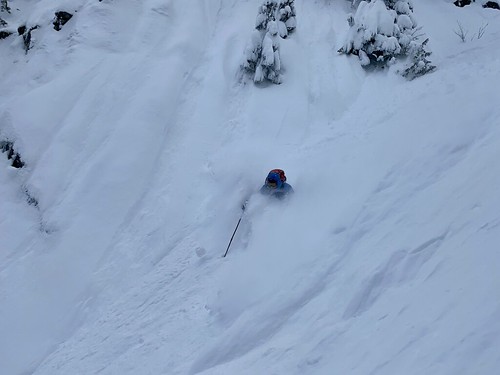 Stefan skiing the chute to Alpental Road