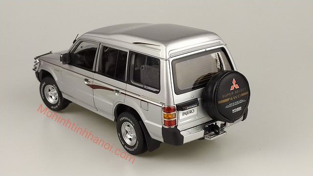 Mo hinh o to Mitsubishi Pajero 1 18 TIT model diecast model car (20)