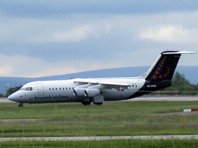 Brussels Airlines, Avro RJ100 (OO-DWB) At Manchester Airport 28/5/11