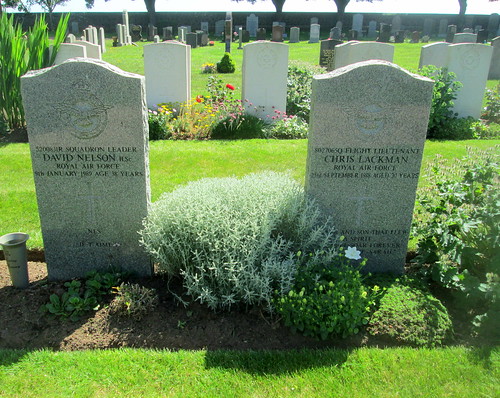 2 Military Graves, Leuchars Cemetery
