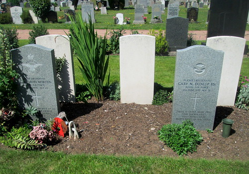 Leuchars, 2 RAF Graves