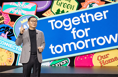 John-Hee Han, Vice Chairman, CEO and Head of DX (Device eXperience) Division at Samsung, sharing the company’s vision at a pre-show keynote event at CES 2022.