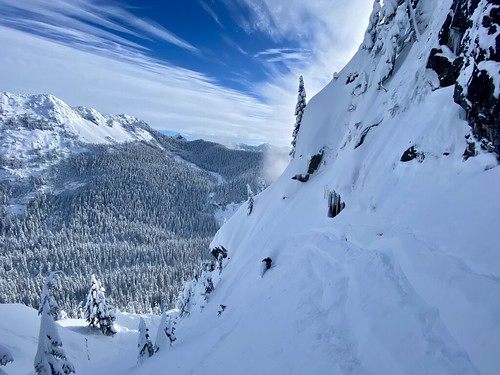 Stefan skiing with Kendall Peak in the background