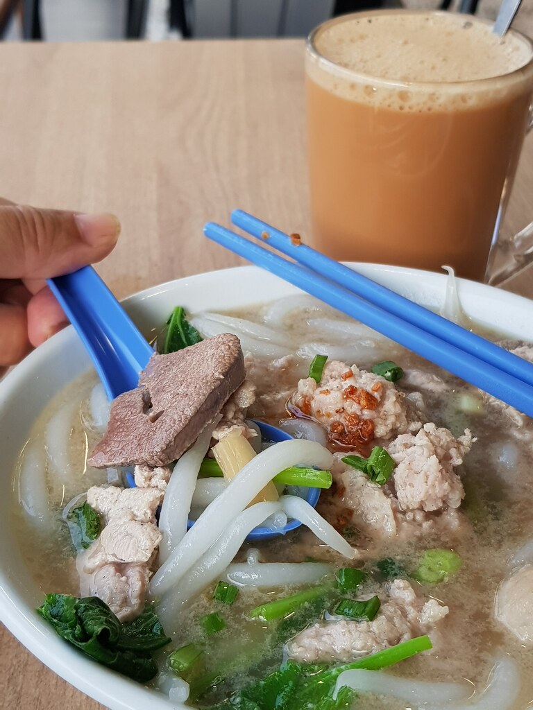 檳城豬肉粉 Penang Pork noodle $7 & 華人拉茶 TehC Tarik rm$3 @ 大家美食中心 Big Family Restaurant SS15