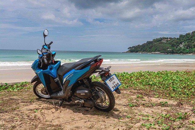 A motorcycle to visit very distant beaches