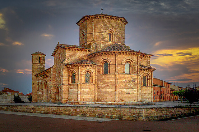 Ciri. Iglesia de San Martin románica s. XII