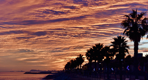 Sol ponent d'hivern 1 by Xevi V, <i><b>Vilassar de Mar, el Maresme (Catalunya)</b>
</i>
isiplou hivern solponent solcolgant celrogent