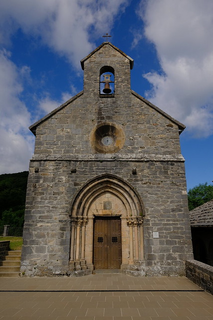 XE3F9894 - Iglesia de los Peregrinos - Church of the Pilgrims (Roncesvalles, Navarra)