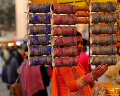 “It’s impossible to have too many bangles”, India  (由  nitinharkara