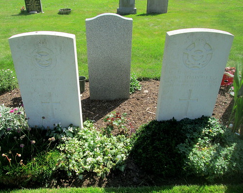 2 War Graves, Leuchars | by jackdeightonsf