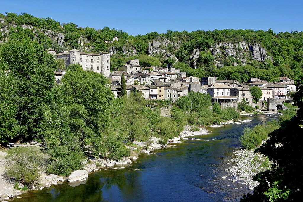 Village de Vogué classé parmi les plus beaux villages de France Ardèche région Auvergne Rhône Alpes