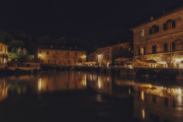 Bagno Vignoni by night