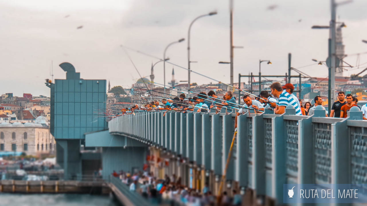 Fishermen in Galata Bridge, things to do in Istanbul in 3 days