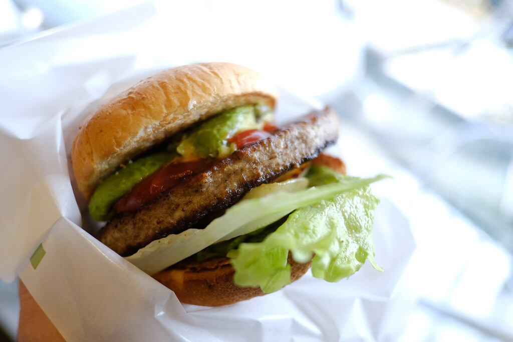 Classic Burger with Avocado, Feshness Burger, Kamkura