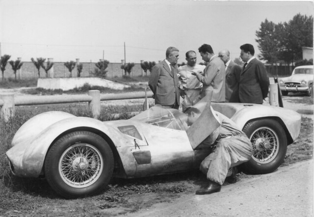 (photo Maserati)Tipo_60_Birdcage_1959_Test_Stirling_Moss_Modena_1