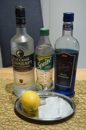 Zutaten für Cocktails "Blue Lagoon"