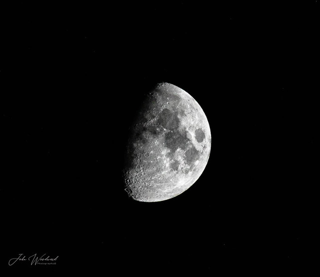 Moon Waxing Gibbous 71% Illuminated
