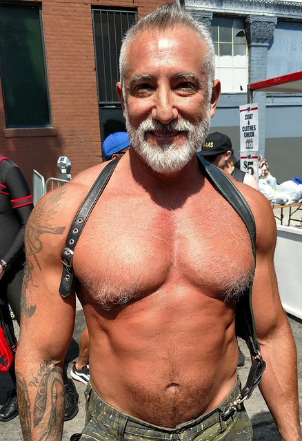 HELLA Hot Muscle Daddy ! ~ HELLA Hot Hunks of 2021 ! ( safe photo ) (50+ faves)