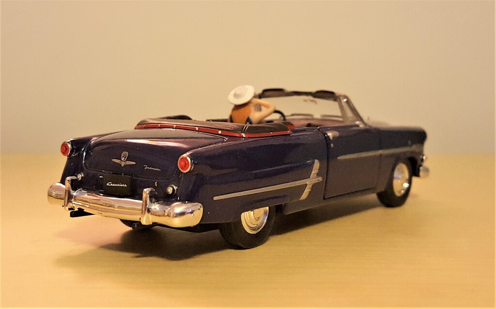 Ford Crestline Sunliner 1953