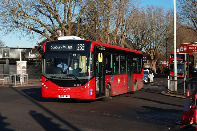 Route 235, London United, DLE30249, SN18KRV