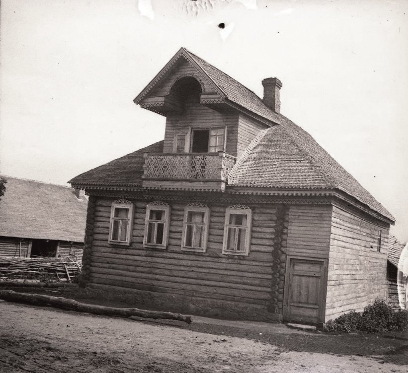 1913. Дом с резным балконом. Бор д. Новгородская губ.