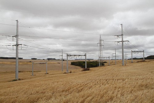 Single circuit Ballarat to Terang 220 kV line crosses over the oddball 132 kV line from the Stockyard Hill Wind Farm to the Haunted Gully Terminal Station at Lismore, Victoria