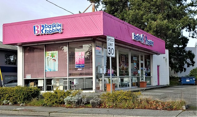 Classic Baskin Robbins Ice Cream Shop location in Shoreline, WA