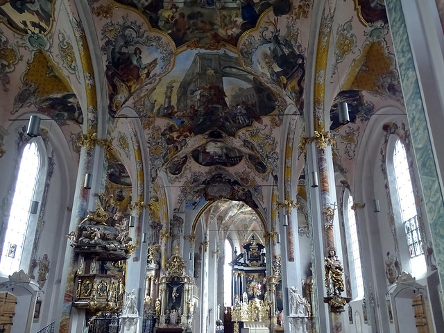 altar mayor coro pintura mural boveda interior Iglesia de San Nicolás Pfarrkirche St. Nikolaus Hall in Tirol Austria
