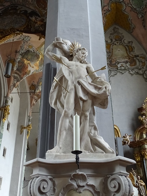San Sebastian estatua escultura interior Iglesia de San Nicolás Pfarrkirche St. Nikolaus Hall in Tirol Austria