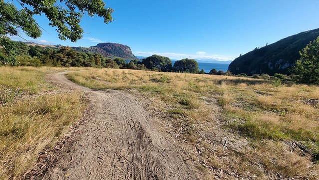 W2K Trail leaving Whakaipo Bay