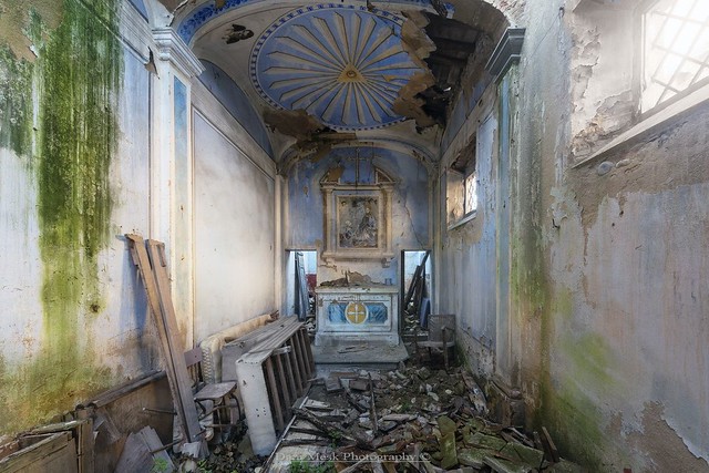 Decayed chapel-Italy 2022
