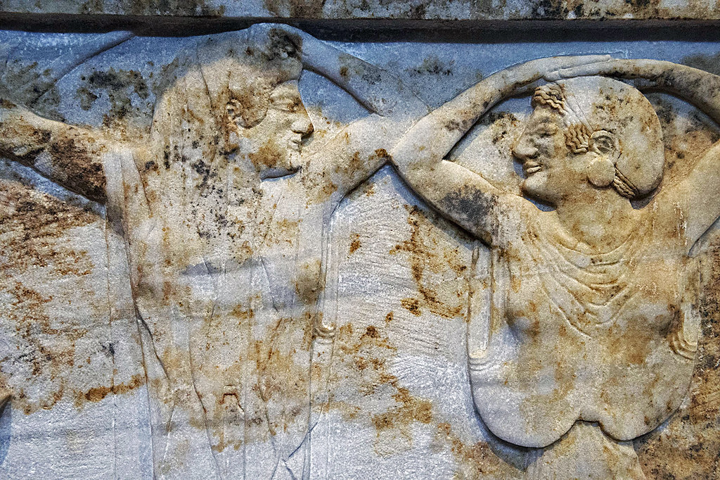 A44 Polyxena sarcophagus side D - Klagende Frauen, detail 14c fl [520-500 BCE] - wm; DO