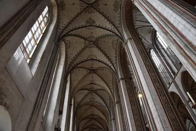 Marienkirche - Blick nach oben in einem Seitenschiff; Lübeck (158)