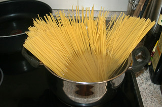 11 - Cook spaghetti / Spaghetti kochen