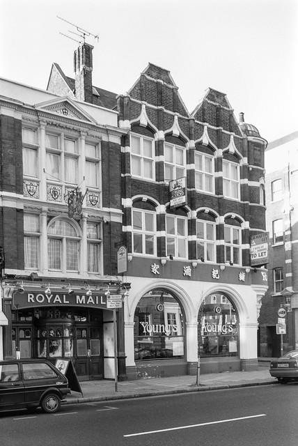 Royal Mail, pub, shop, 153, Upper St, Islington, 1992, 92-12w-25