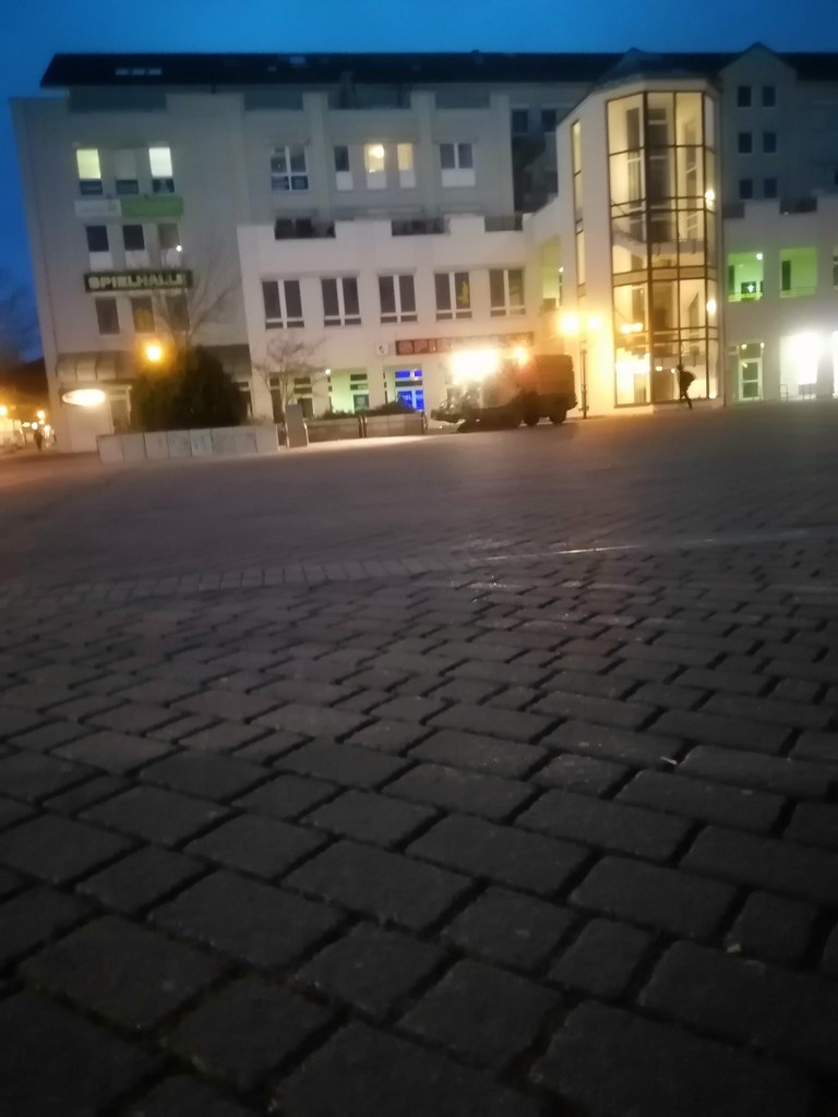 📲Schnappschuss, der Service von der Stadt reinigt den Havel Platz.