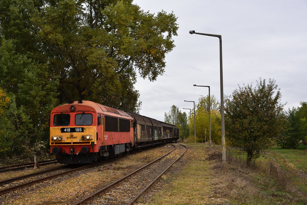 RCH 418 185 met gesloten wagens, Jászberény, 03-10-2019